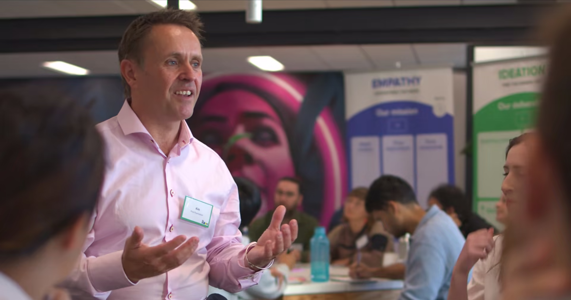 A charity partner briefing his team between rounds